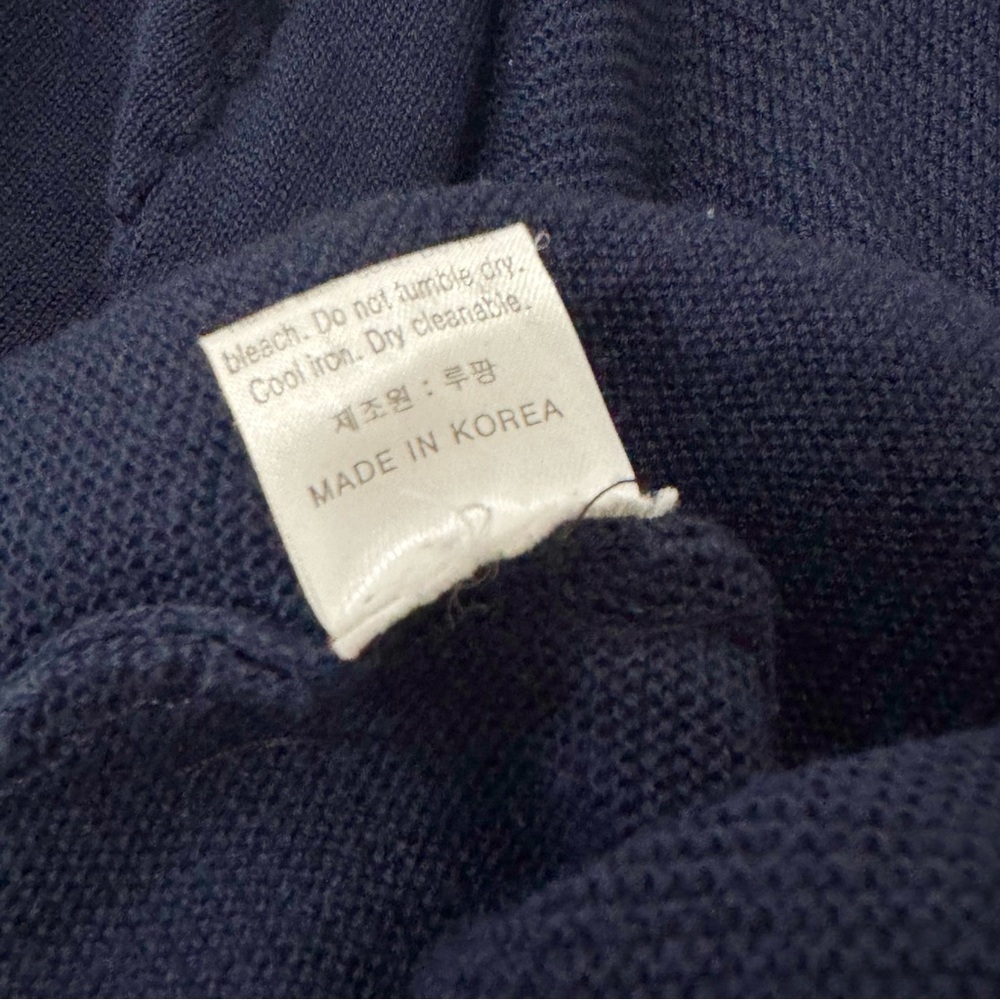 Elegant Navy Knit Cardigan with Satin Waist Tie
Made in Korea - Picture 8 of 8